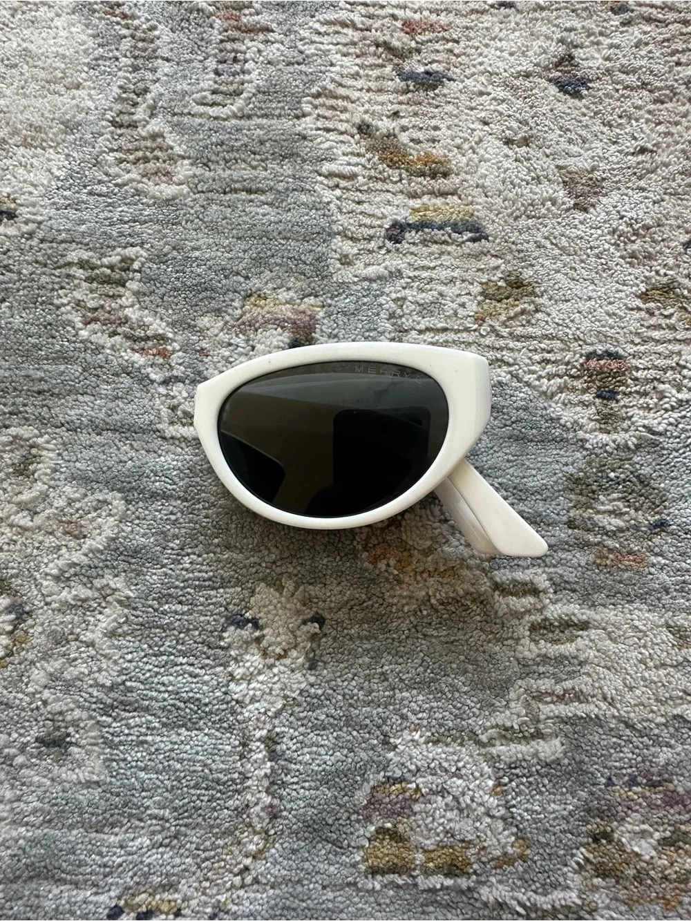 Merry’sWhite Collapsible Sunglasses with Case
